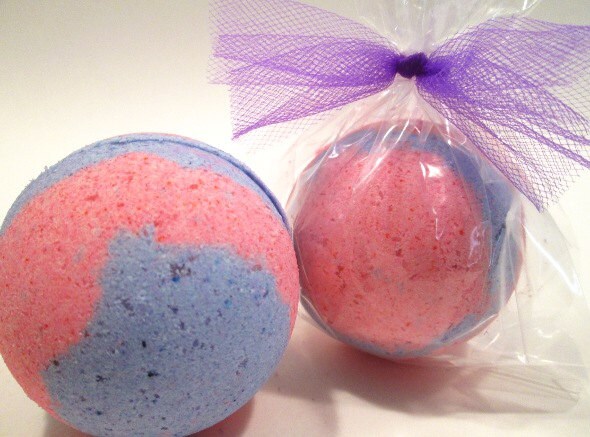 Berry-luscious Bath Bomb Fizzy